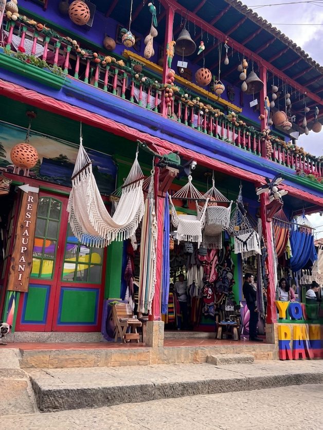 Artesanías de Ráquira, capital artesanal de Colombia
