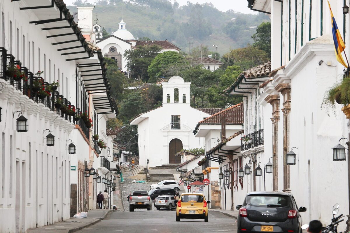 Calle colonial del centro histórico de Popayán